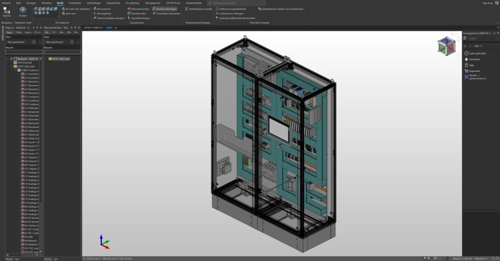 3D-model van een schakelkast ontworpen in EPLAN Pro Panel software. Dit hardware engineering ontwerp toont de interne componenten van een industriële kast met gedetailleerde bedrading en aansluitingen.