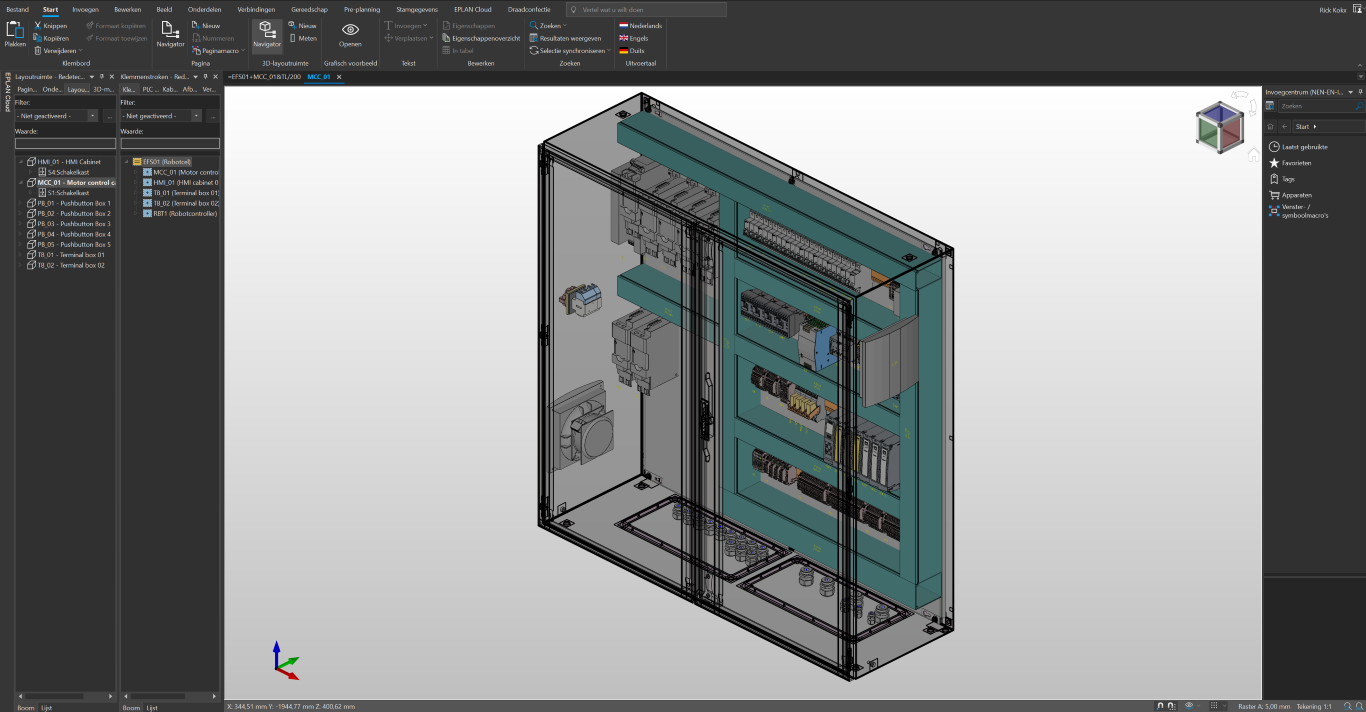 3D-model van een motorcontrol kast ontworpen in EPLAN Pro Panel software. Dit hardware engineering ontwerp toont de interne componenten en bedrading in een industriële schakelkast.